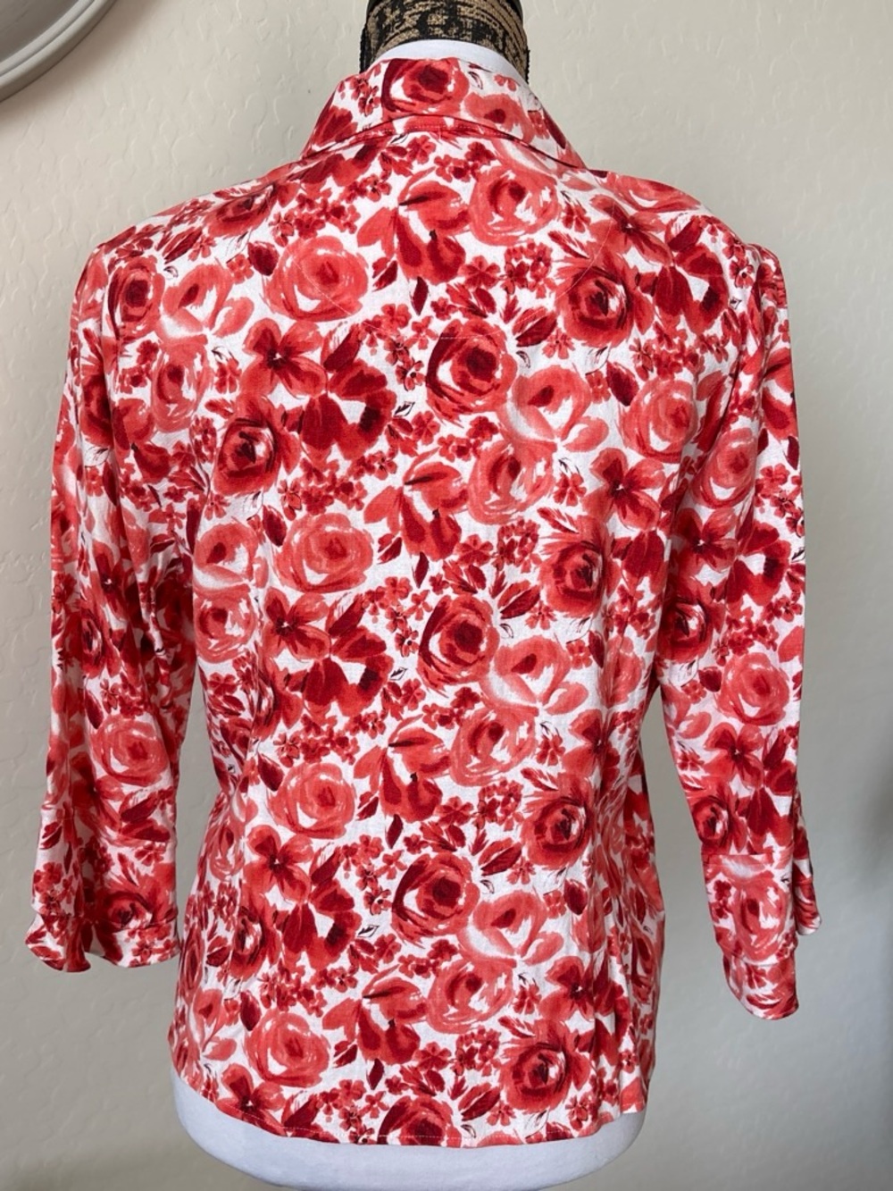 Christopher & Banks Red Floral Button-Front linen blend Blouse. M - Picture 2 of 8